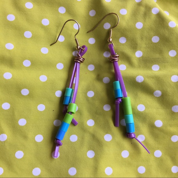 AMELIA PASTICHE DESIGN fun upcycled jewelry - Picture 2 of 3